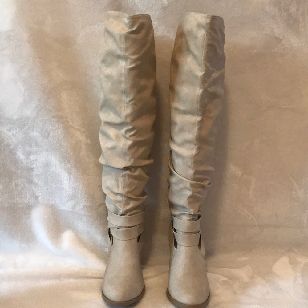 Boots - Picture 4 of 4